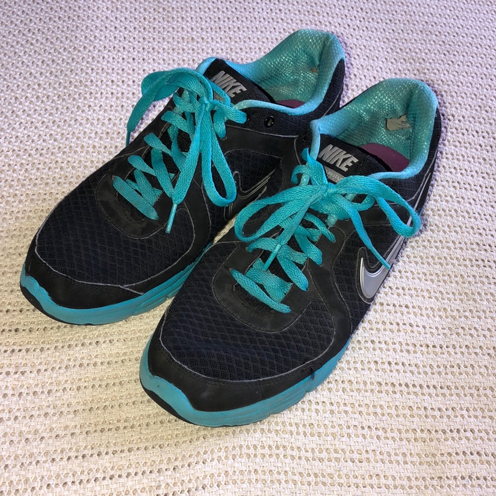 Nike Tennis Shoes